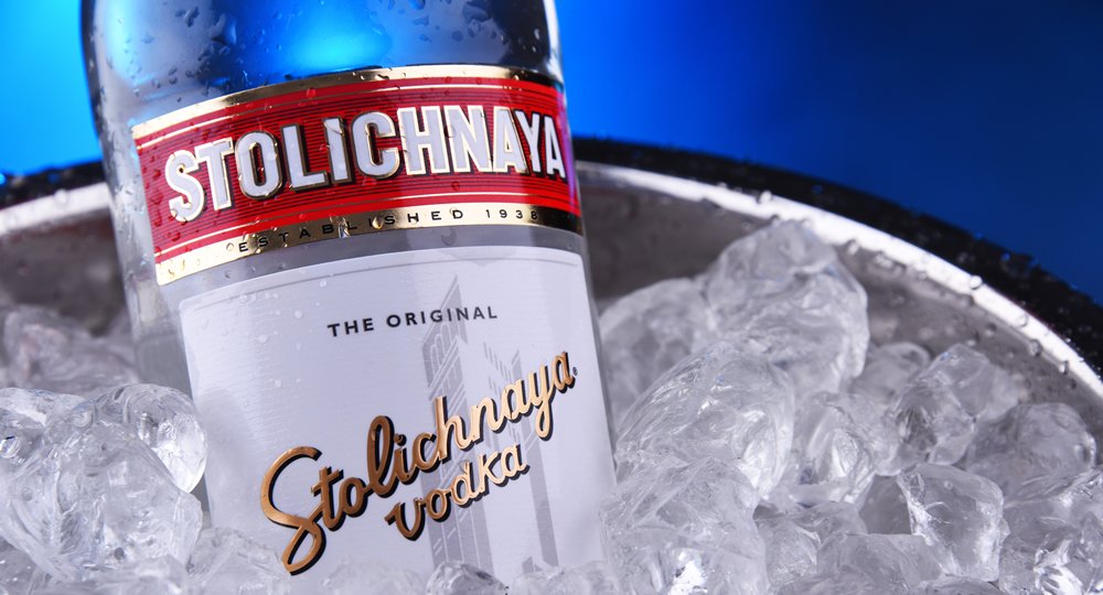 Stolichnaya vodka v ľade